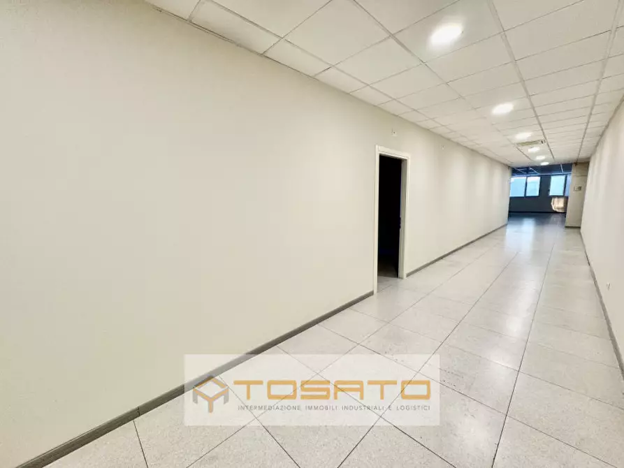 Immagine 20 di Ufficio in affitto  a Verona