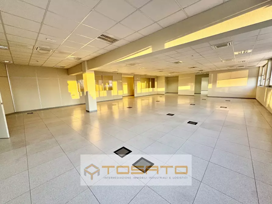 Immagine 3 di Ufficio in affitto  a Verona