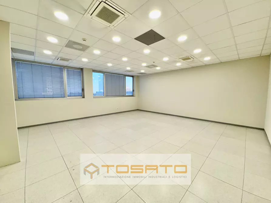 Immagine 5 di Ufficio in affitto  a Verona