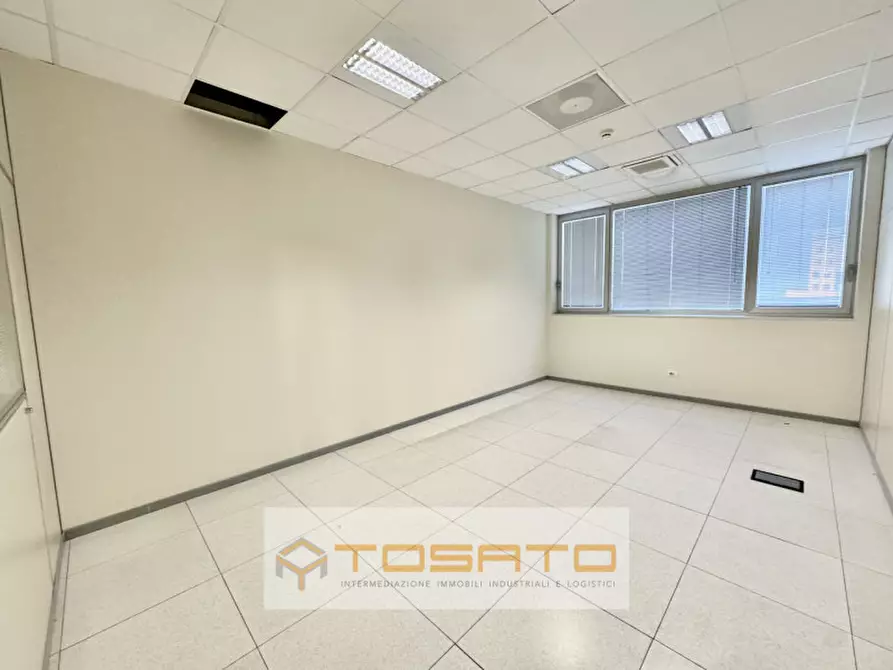 Immagine 6 di Ufficio in affitto  a Verona