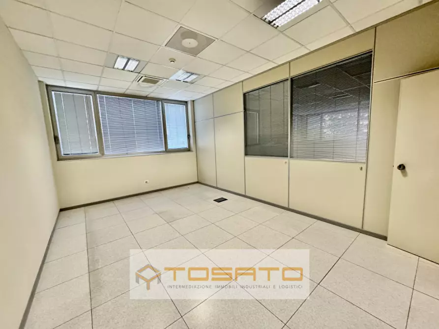 Immagine 7 di Ufficio in affitto  a Verona