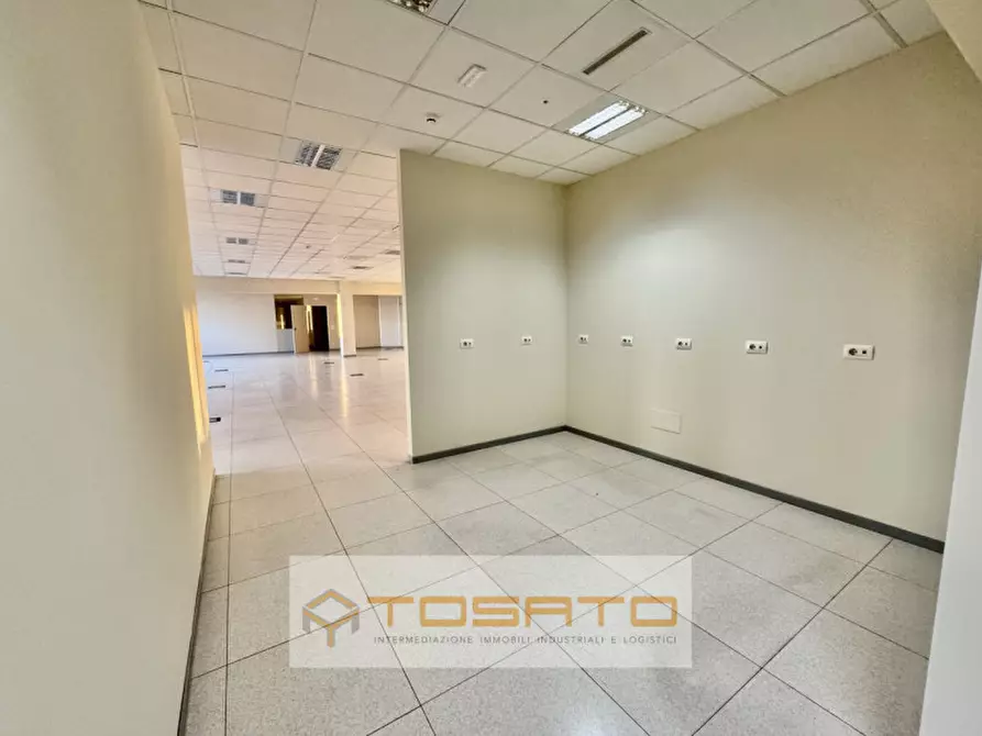 Immagine 9 di Ufficio in affitto  a Verona