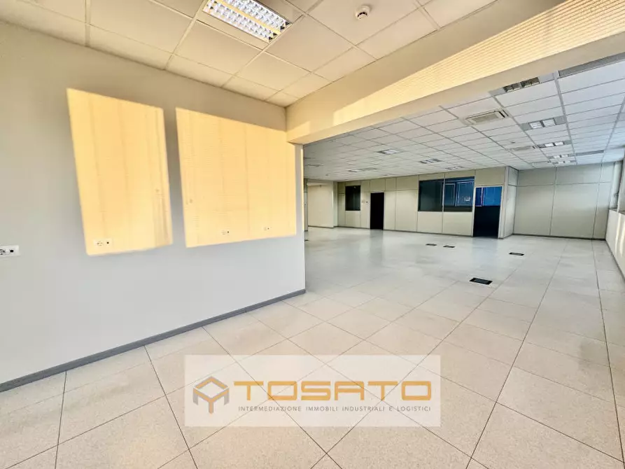 Immagine 10 di Ufficio in affitto  a Verona