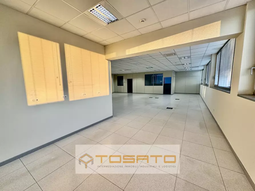 Immagine 11 di Ufficio in affitto  a Verona
