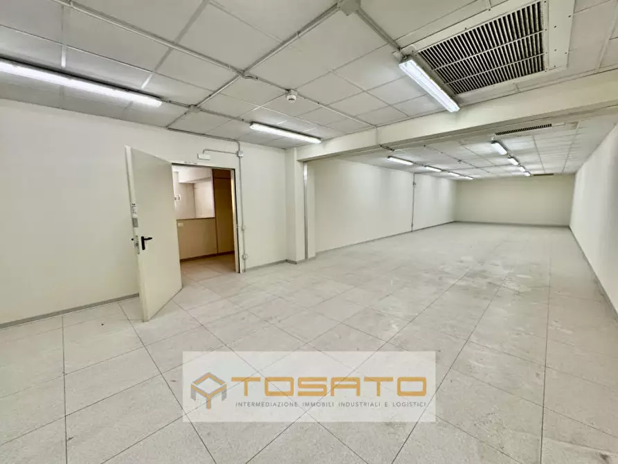 Immagine 17 di Ufficio in affitto  a Verona