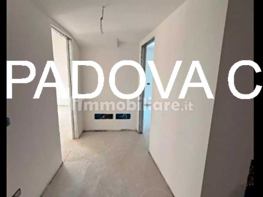 Immagine 4 di Appartamento in vendita  in via savonarola a Padova
