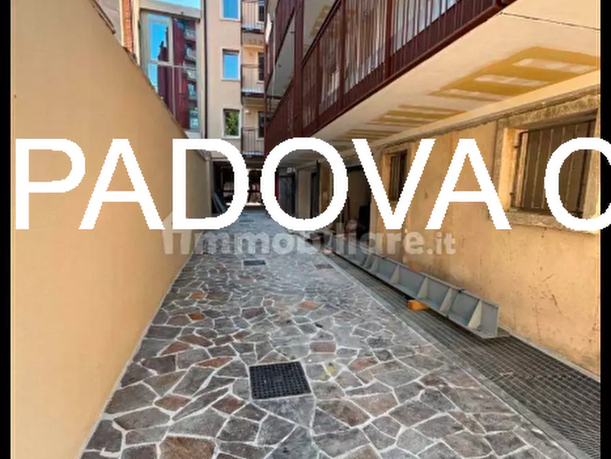 Immagine 6 di Appartamento in vendita  in via savonarola a Padova
