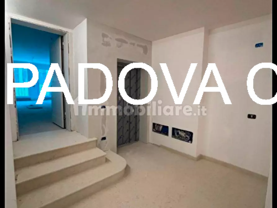 Immagine 9 di Appartamento in vendita  in via savonarola a Padova
