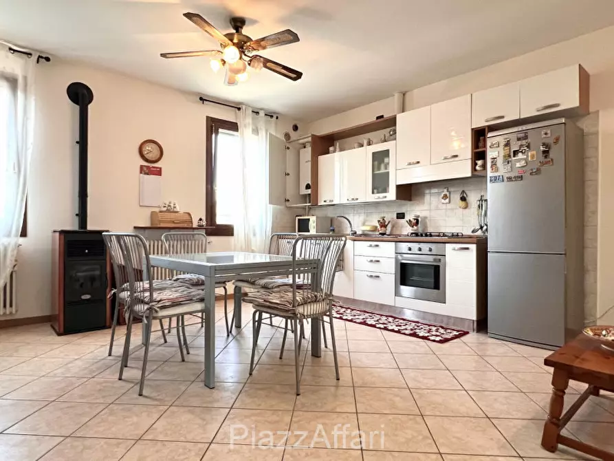 Immagine 3 di Appartamento in vendita  in Via Abate Balbo a Correzzola