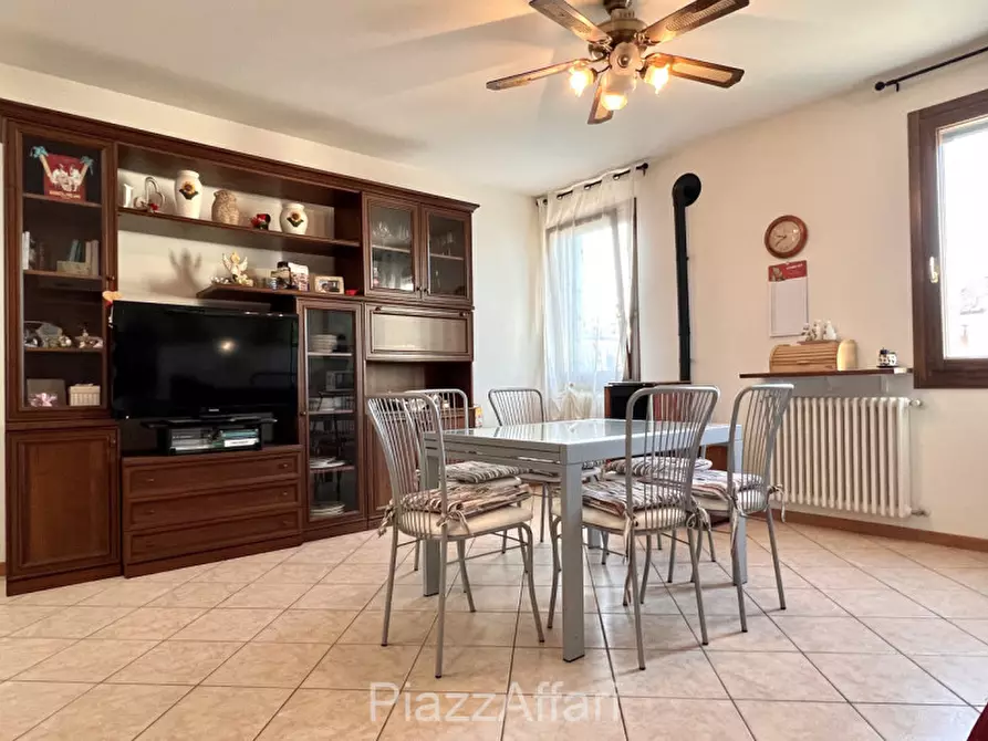 Immagine 5 di Appartamento in vendita  in Via Abate Balbo a Correzzola