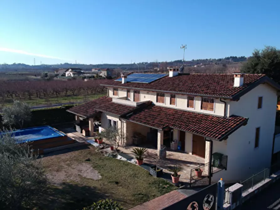 Immagine 1 di Villa in vendita  in Via Castelfidardo a Bussolengo