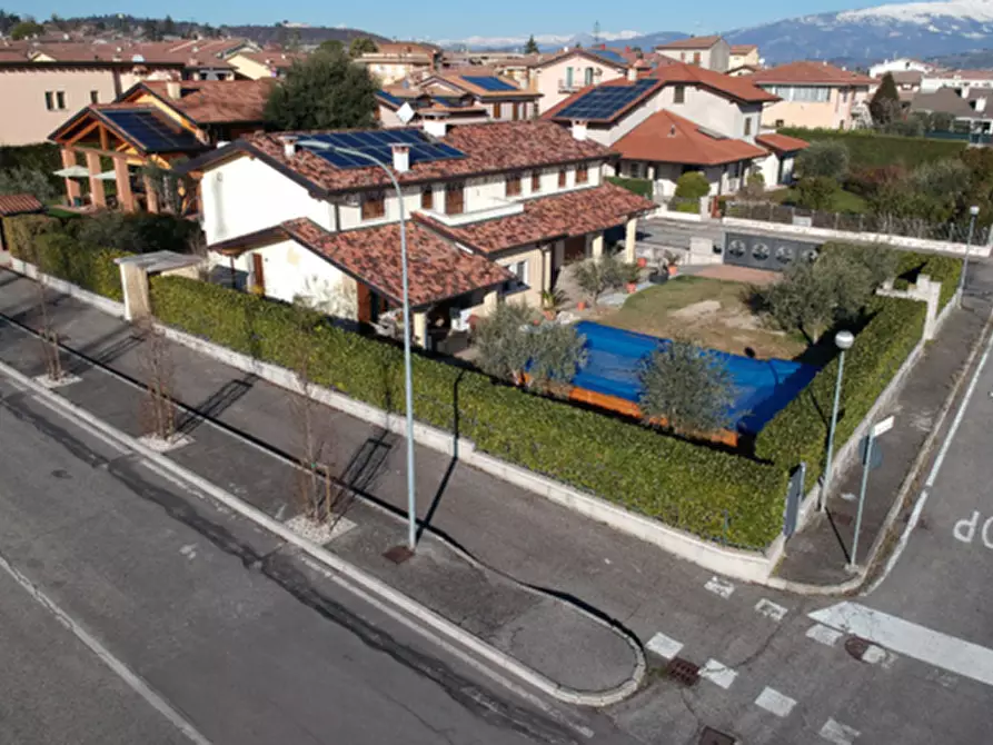 Immagine 2 di Villa in vendita  in Via Castelfidardo a Bussolengo