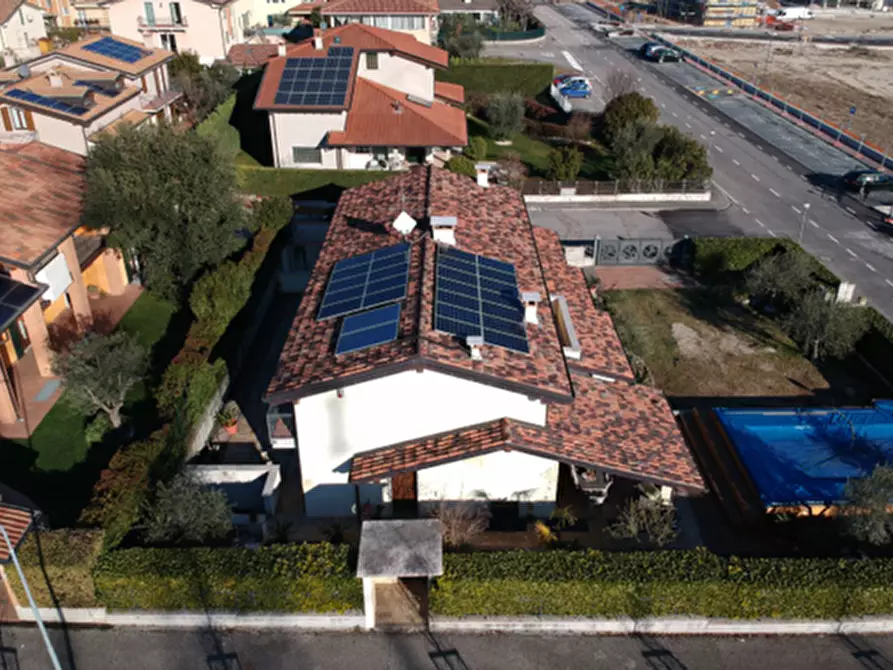 Immagine 3 di Villa in vendita  in Via Castelfidardo a Bussolengo