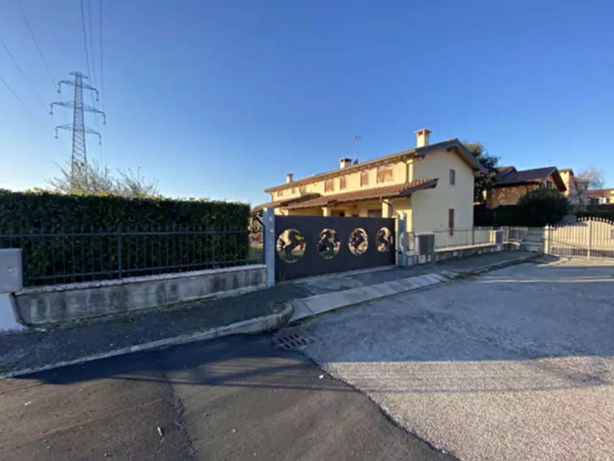 Immagine 5 di Villa in vendita  in Via Castelfidardo a Bussolengo