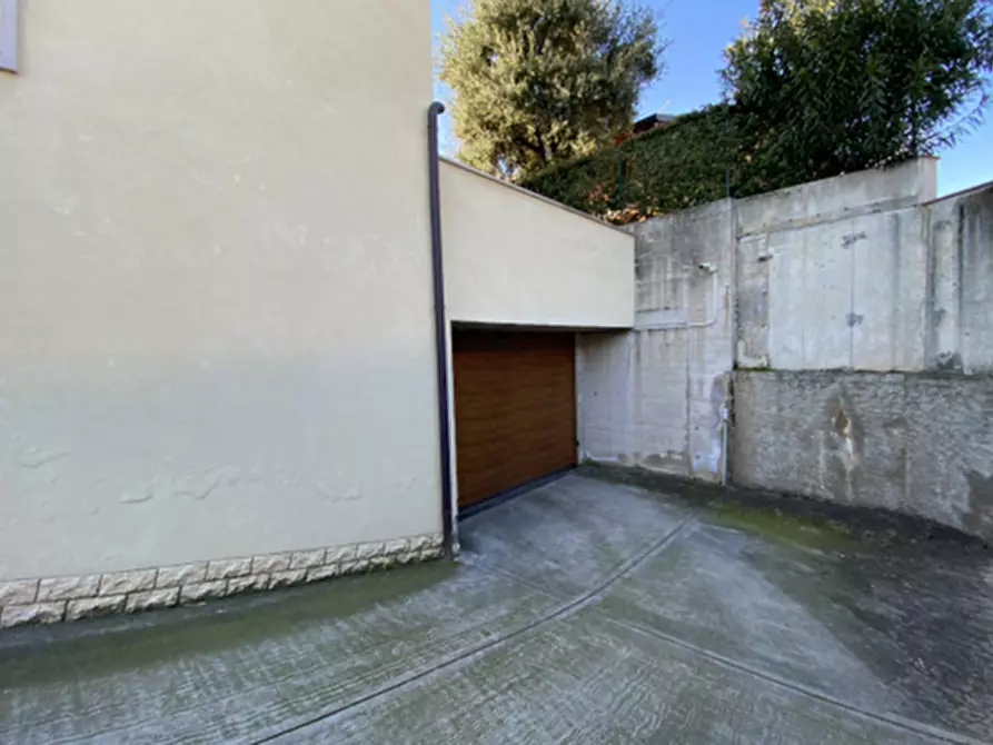 Immagine 10 di Villa in vendita  in Via Castelfidardo a Bussolengo