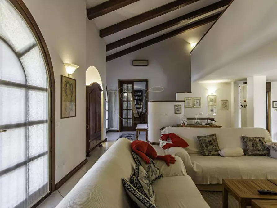 Immagine 3 di Villa in vendita  in Via dei Cavalieri a Torri Di Quartesolo