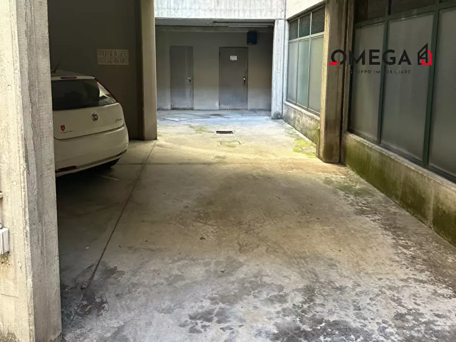 Immagine 3 di Magazzino in vendita  in via pascoli 35 a Trieste