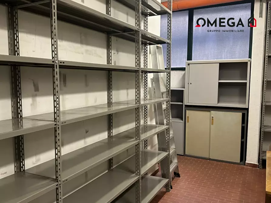 Immagine 6 di Magazzino in vendita  in via pascoli 35 a Trieste