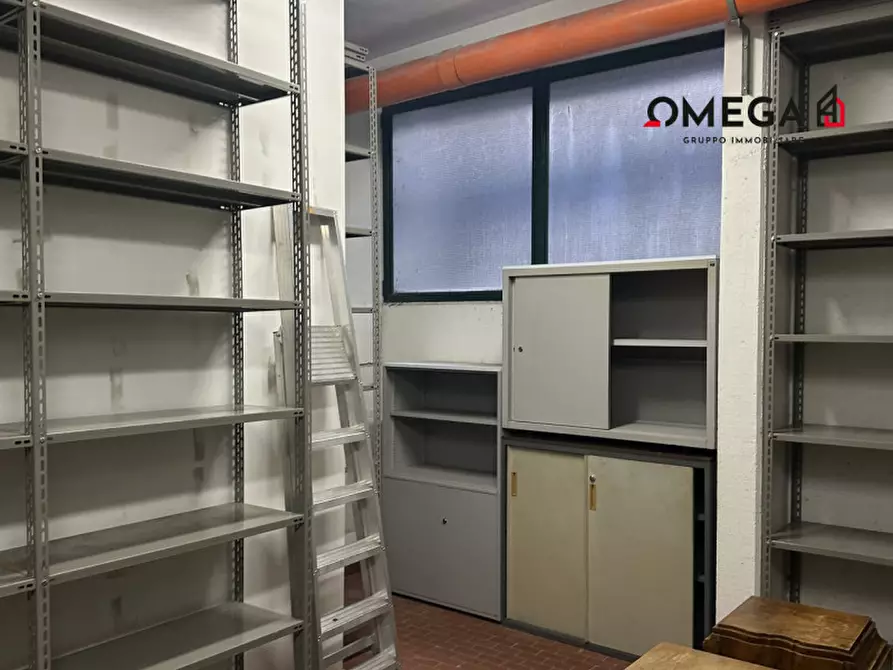 Immagine 7 di Magazzino in vendita  in via pascoli 35 a Trieste