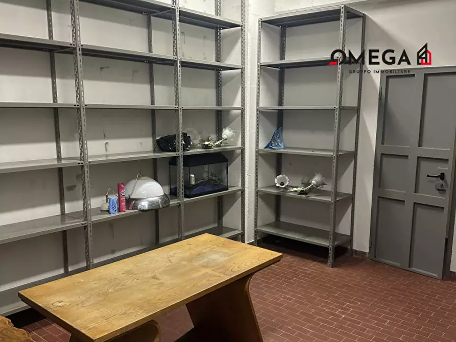 Immagine 9 di Magazzino in vendita  in via pascoli 35 a Trieste