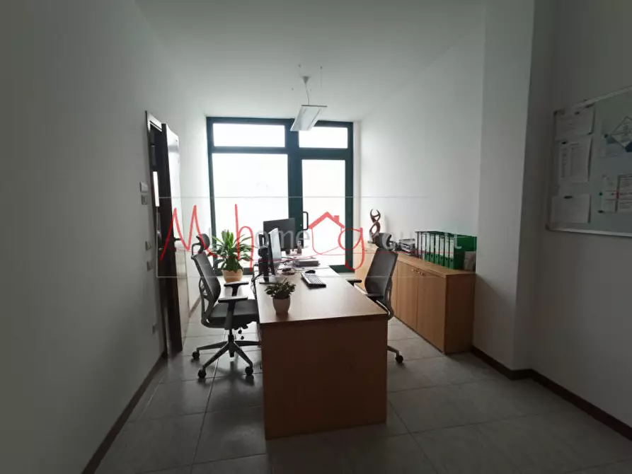 Immagine 3 di Negozio in vendita  in Piazza la Pira a Legnaro