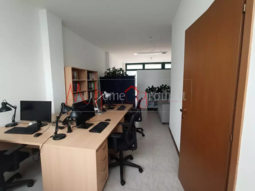 Immagine 4 di Negozio in vendita  in Piazza la Pira a Legnaro