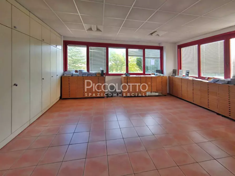Immagine 10 di Laboratorio in affitto  in via Strade Nuove a Cavaso Del Tomba