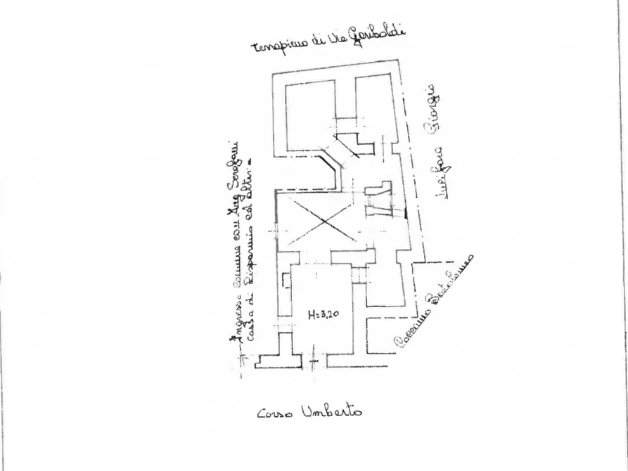 Immagine 33 di Attività commerciale in affitto  a Modica
