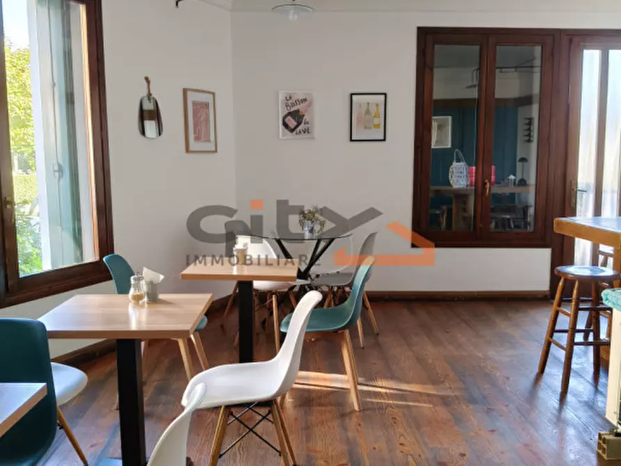 Immagine 1 di Negozio in affitto  a Bassano Del Grappa