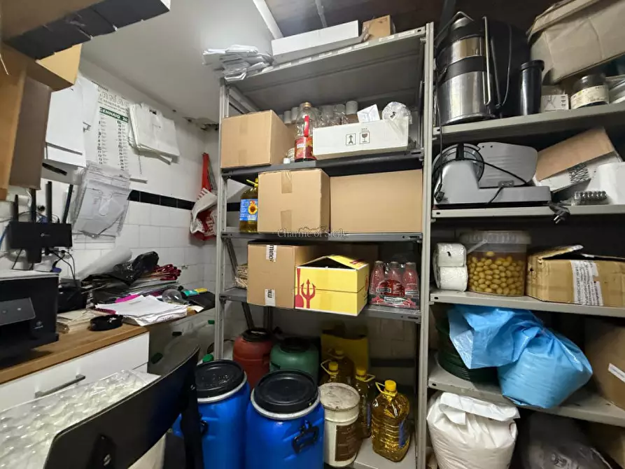 Immagine 8 di Attività commerciale in vendita  a Modica