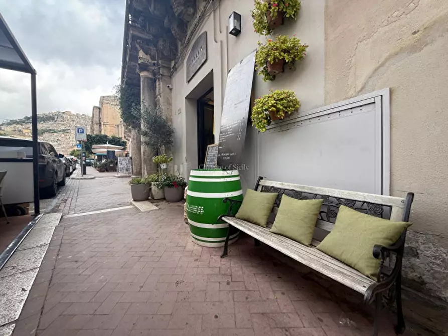 Immagine 9 di Attività commerciale in vendita  a Modica