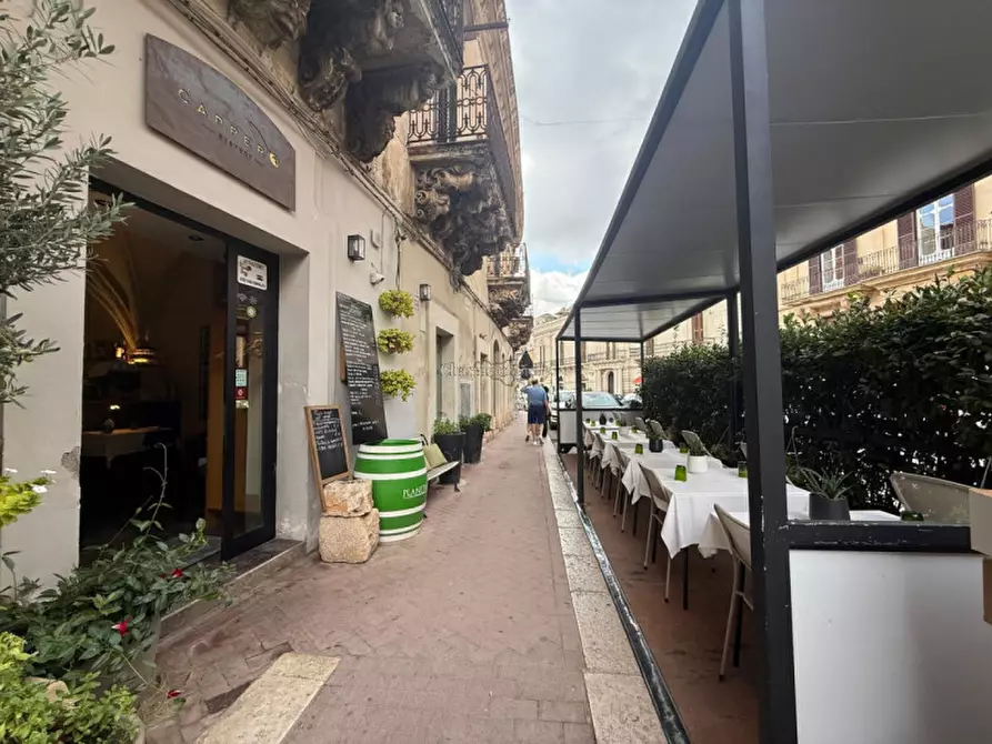 Immagine 10 di Attività commerciale in vendita  a Modica