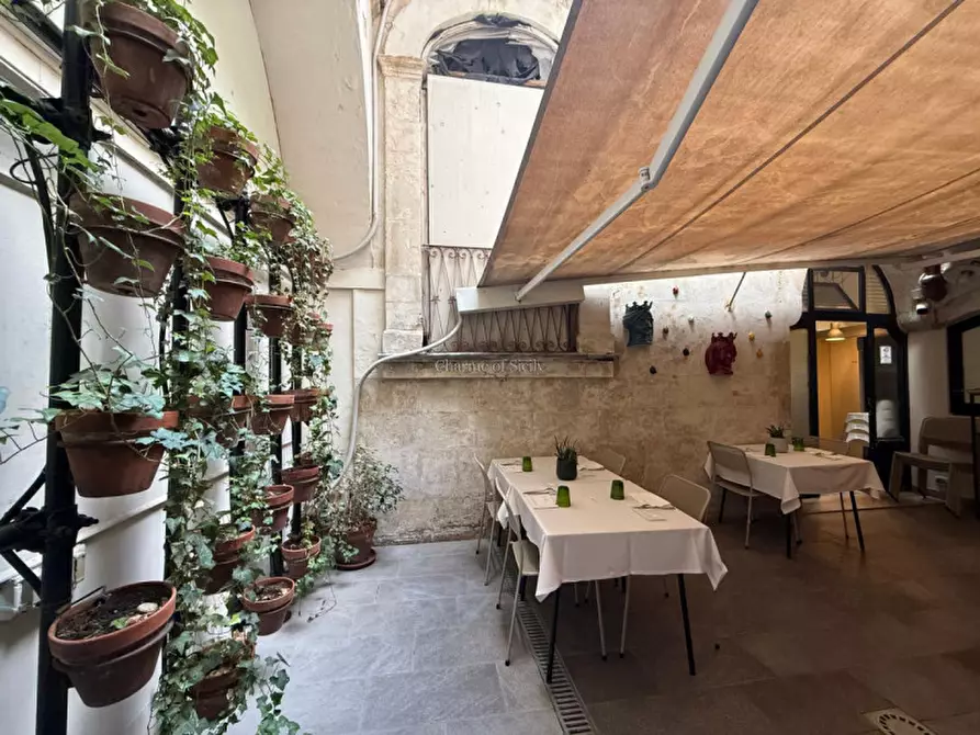 Immagine 12 di Attività commerciale in vendita  a Modica