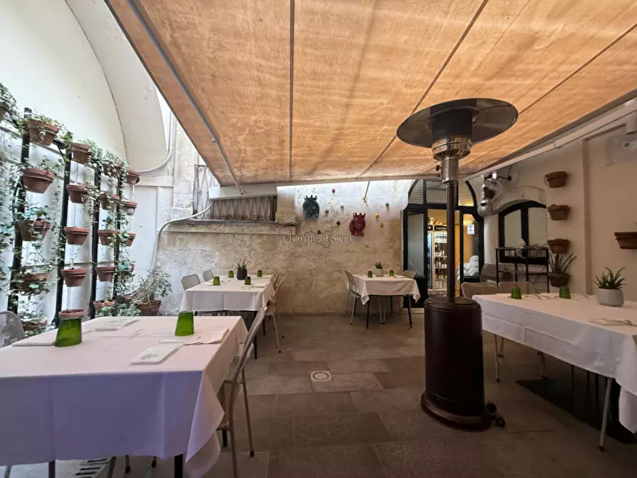 Immagine 13 di Attività commerciale in vendita  a Modica