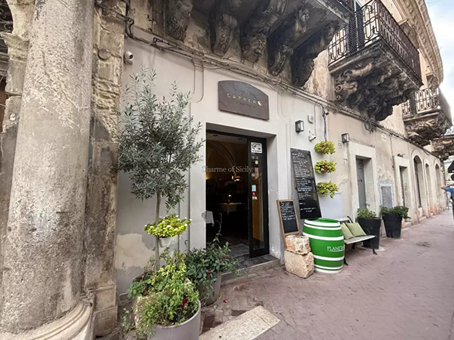 Immagine 15 di Attività commerciale in vendita  a Modica