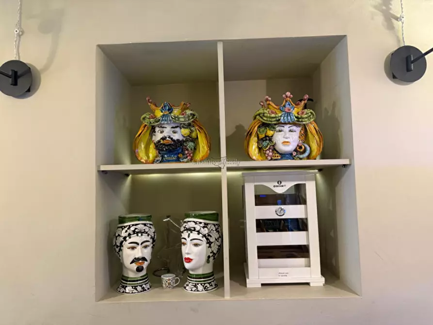 Immagine 16 di Attività commerciale in vendita  a Modica