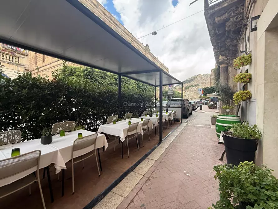 Immagine 18 di Attività commerciale in vendita  a Modica