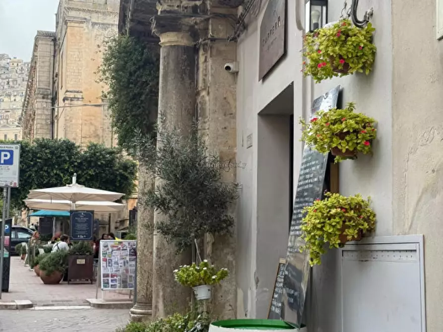 Immagine 19 di Attività commerciale in vendita  a Modica