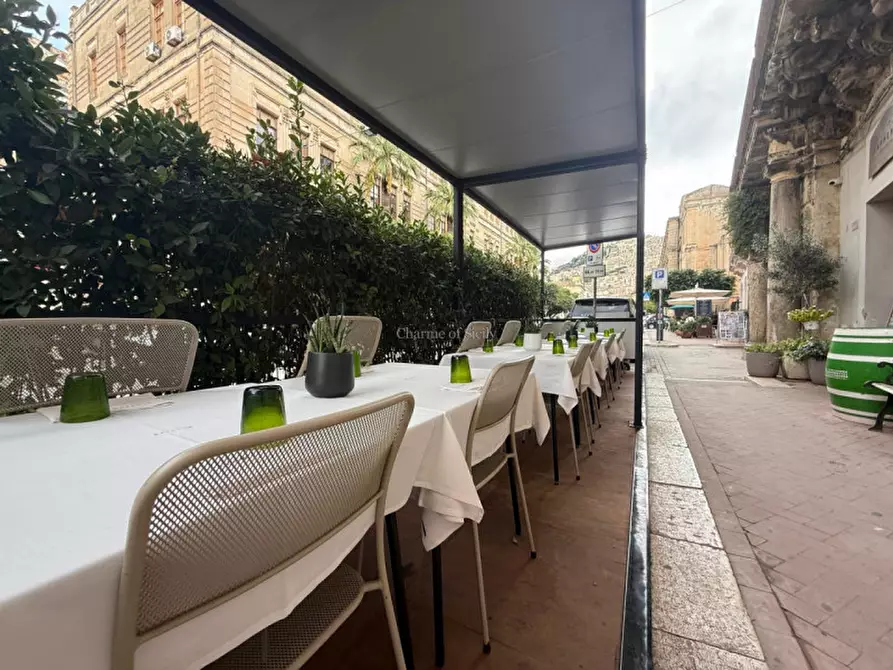 Immagine 21 di Attività commerciale in vendita  a Modica