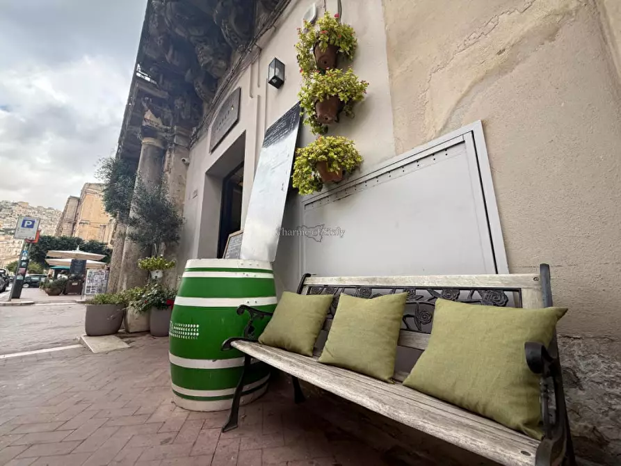 Immagine 22 di Attività commerciale in vendita  a Modica