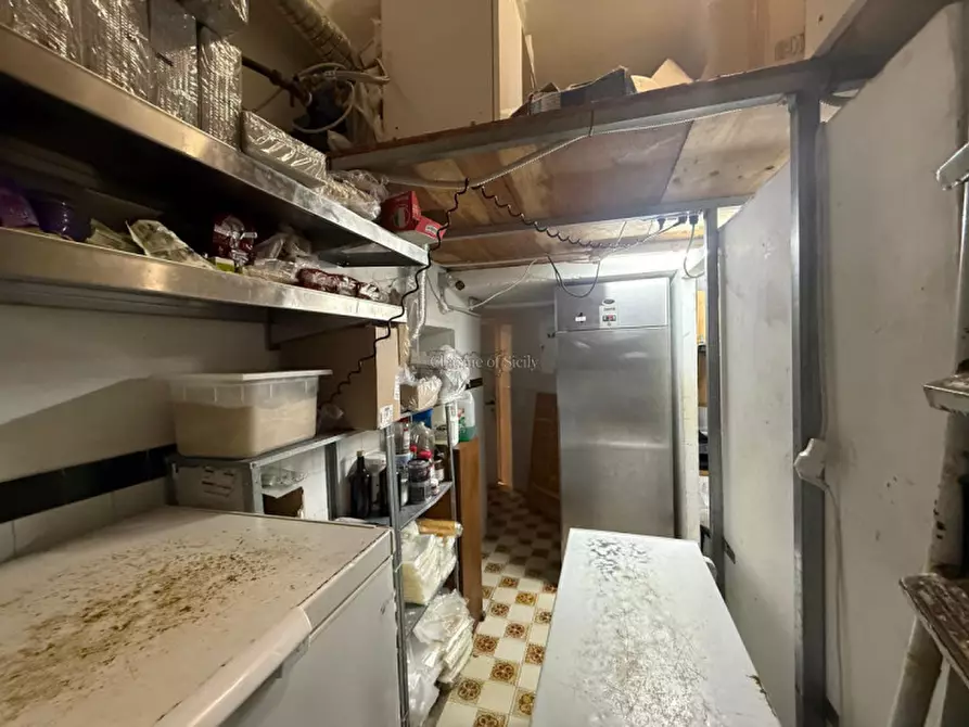 Immagine 27 di Attività commerciale in vendita  a Modica