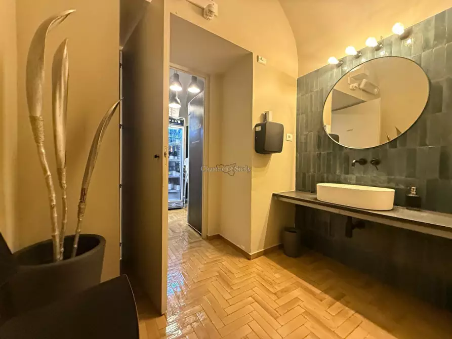 Immagine 30 di Attività commerciale in vendita  a Modica