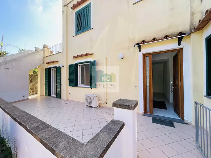 Immagine 1 di Appartamento in vendita  in VIA NINO BIXIO 45 a Barano D'ischia