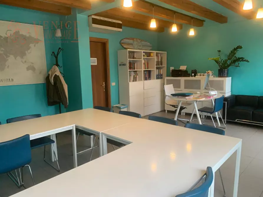 Immagine 3 di Attività commerciale in vendita  a Venezia