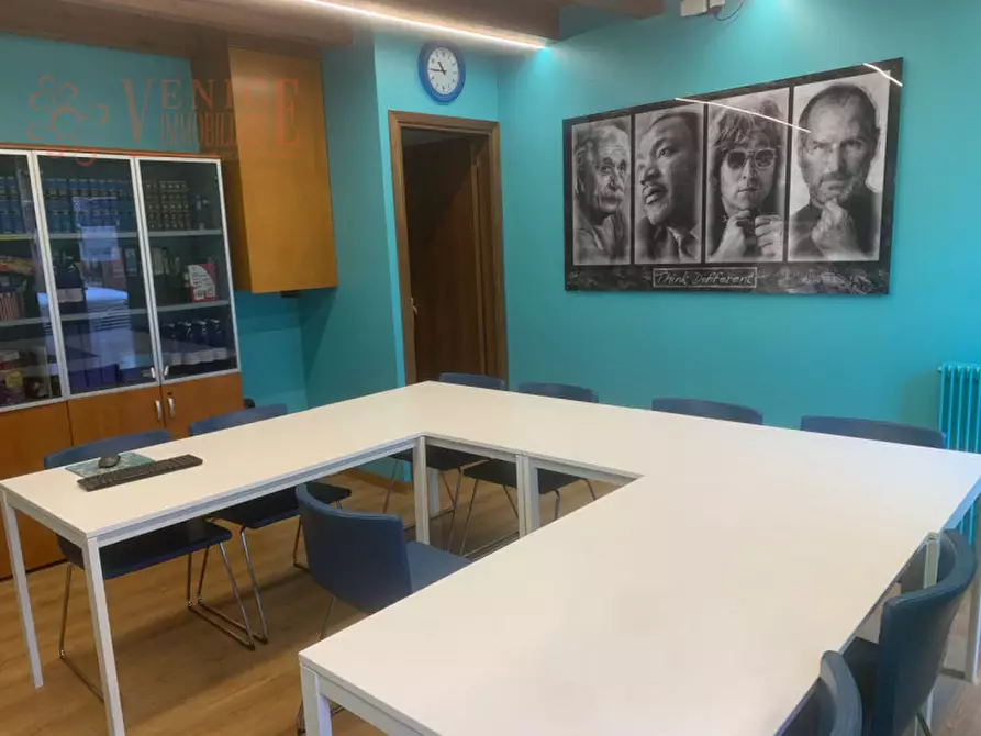 Immagine 7 di Attività commerciale in vendita  a Venezia