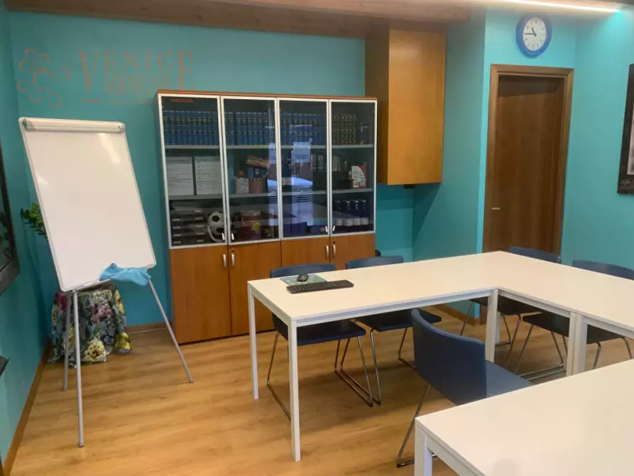 Immagine 7 di Attività commerciale in vendita  a Venezia