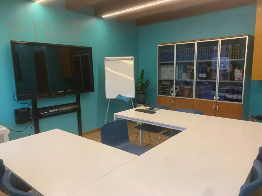 Immagine 10 di Attività commerciale in vendita  a Venezia