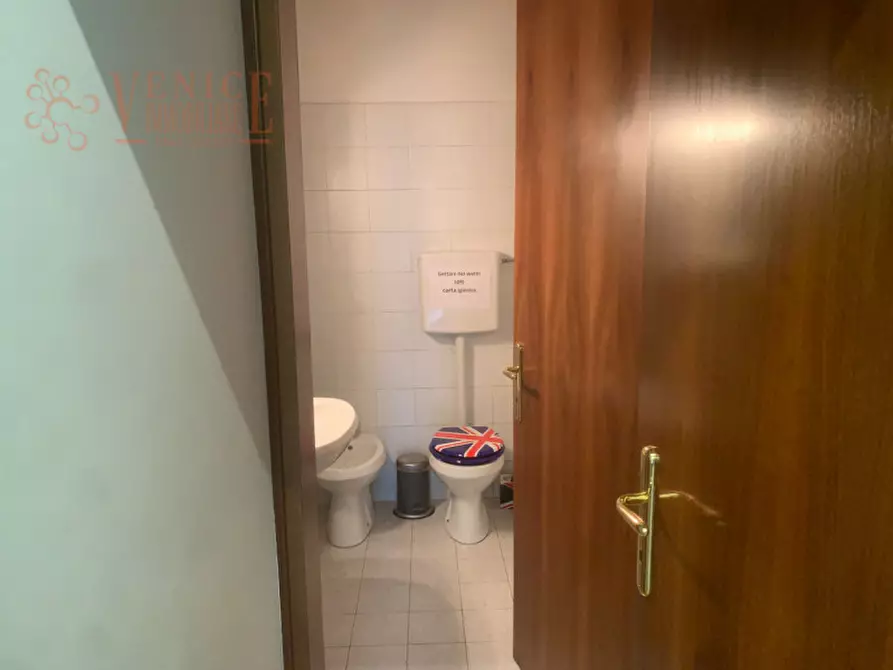 Immagine 12 di Attività commerciale in vendita  a Venezia