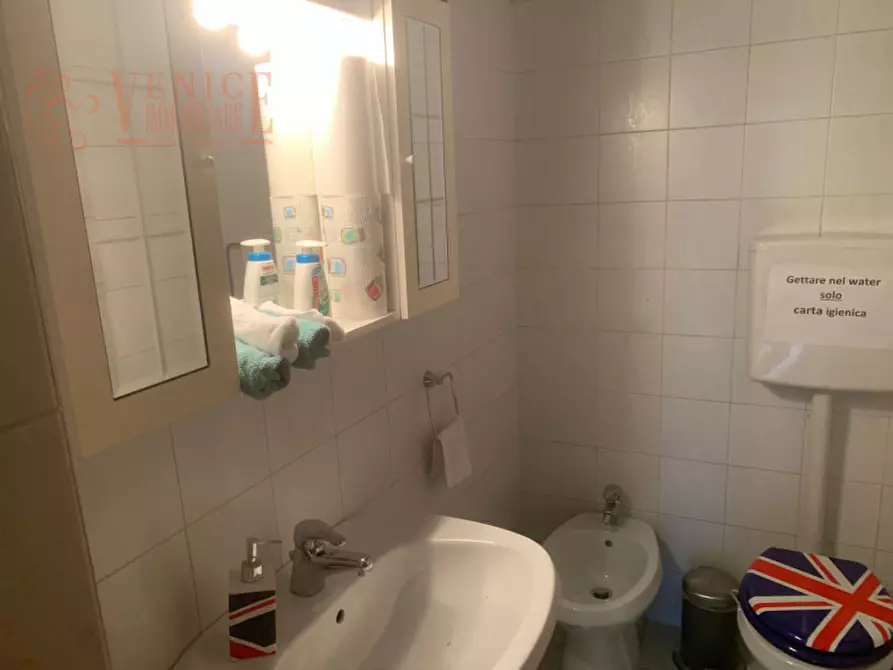 Immagine 12 di Attività commerciale in vendita  a Venezia