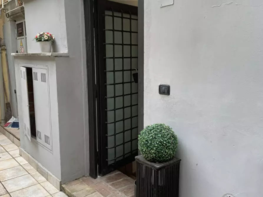 Immagine 30 di Appartamento in affitto  in Via Dandolo a Roma